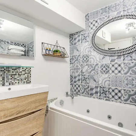 1 Bed In Lanhydrock 88165 Holiday home